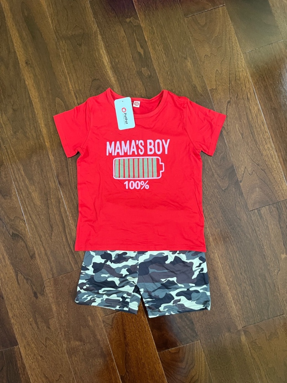Red "Mama's Boy"  Pat Pat Tee with Camo Shorts Set Size 120 (6T/7T)